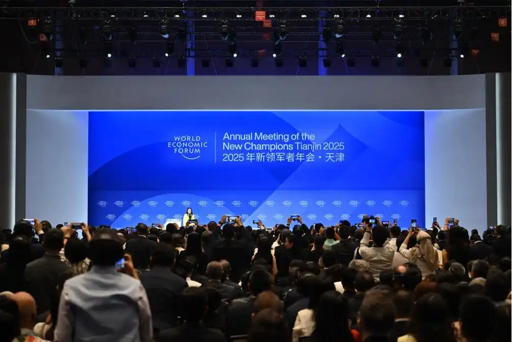 長順集團(tuán)亮相2025夏季達(dá)沃斯：以綠色化學(xué)創(chuàng)新驅(qū)動(dòng)全球低碳轉(zhuǎn)型，共繪可持續(xù)發(fā)展新篇章